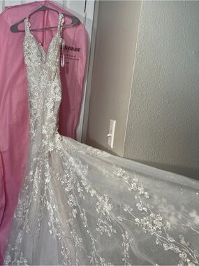 Lace Mermaid Wedding Dress in Ivory